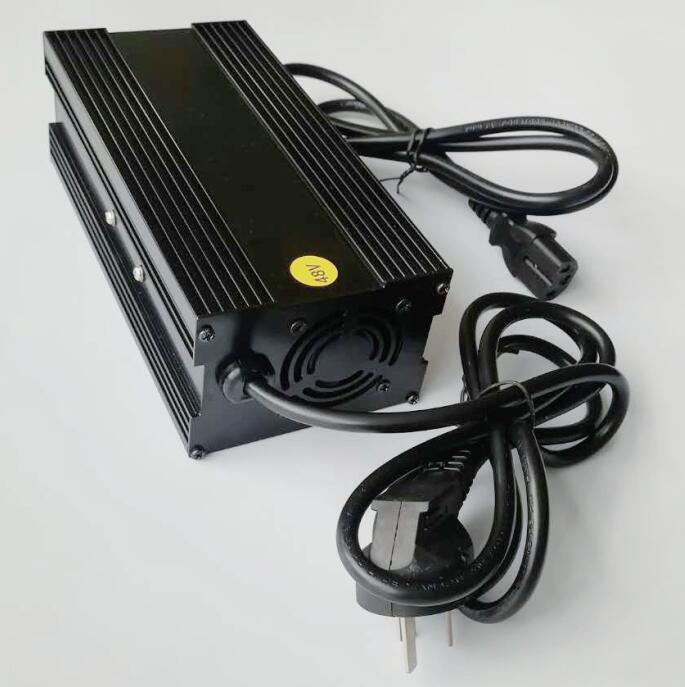 南京鵬圖 700W系列機(jī)便攜式充電機(jī)