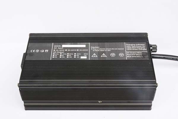 湖北充電器廠家直銷12V30A電動(dòng)叉車洗地機(jī)充電器