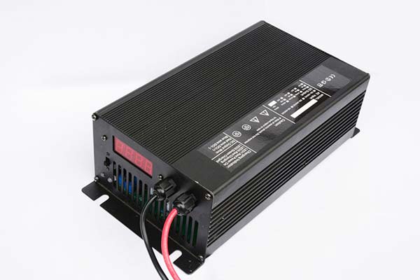 鐵鋰電池充電器24V25A廠家直銷電動叉車牽引車洗地機充電器
