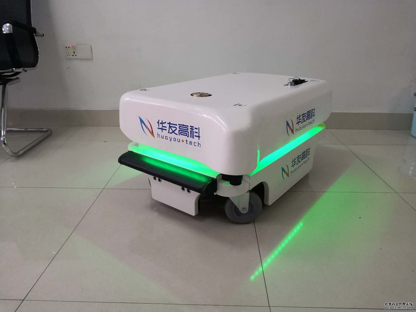 100KG負載激光導航AGV