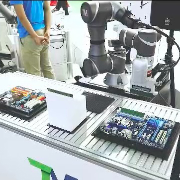 協作機器人PCB板裝配