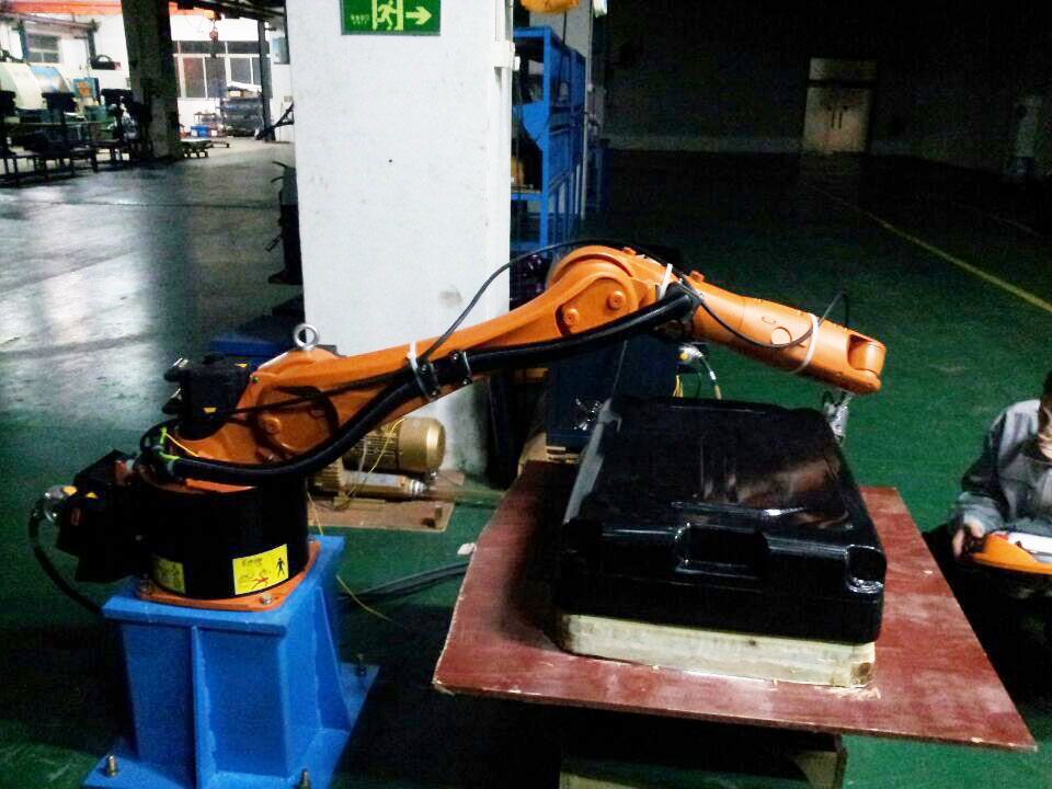 東莞力生箱包切割機器人